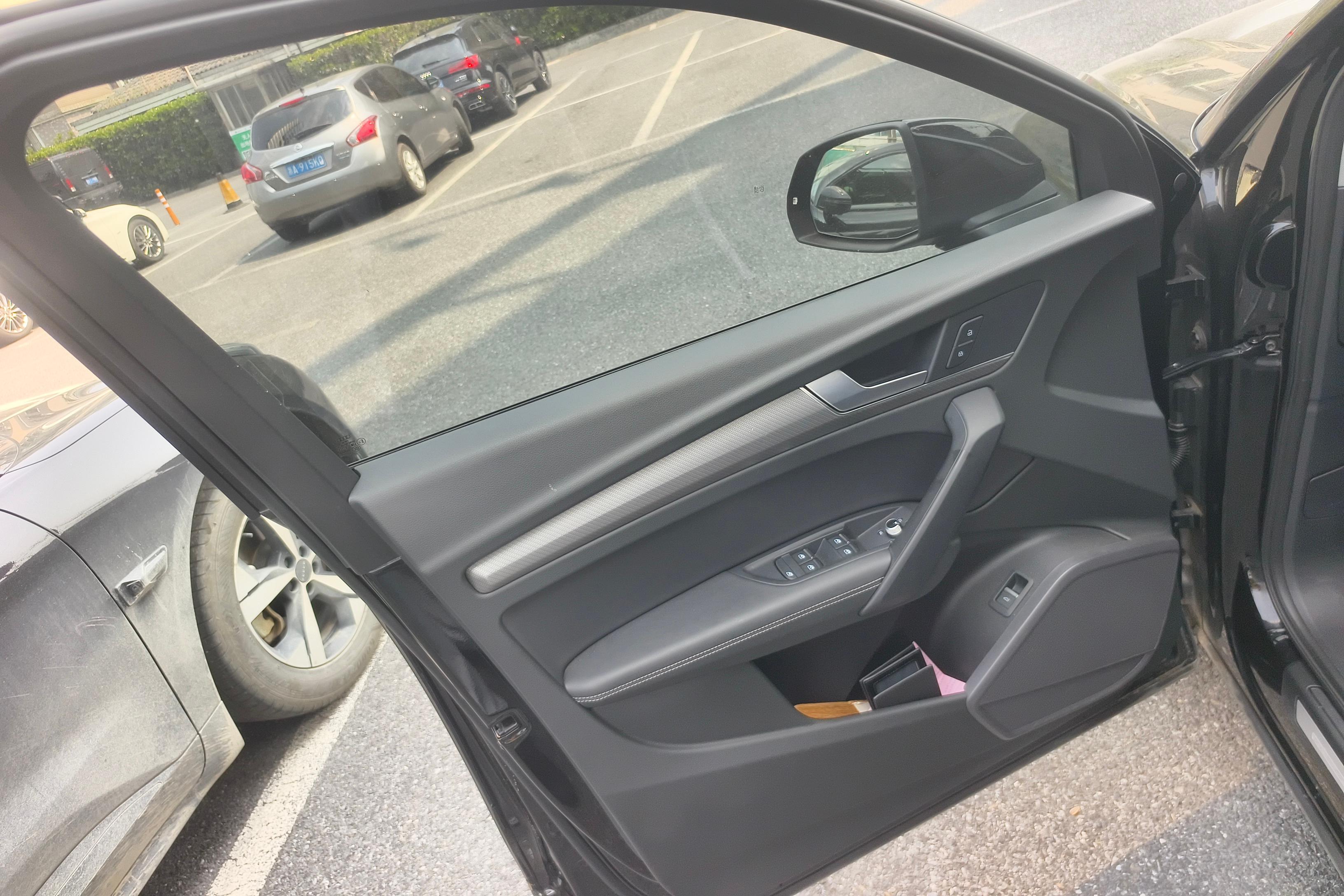 奥迪Q5L 40TFSI 2022款 2.0T 自动 改款豪华动感型 (国Ⅵ) 