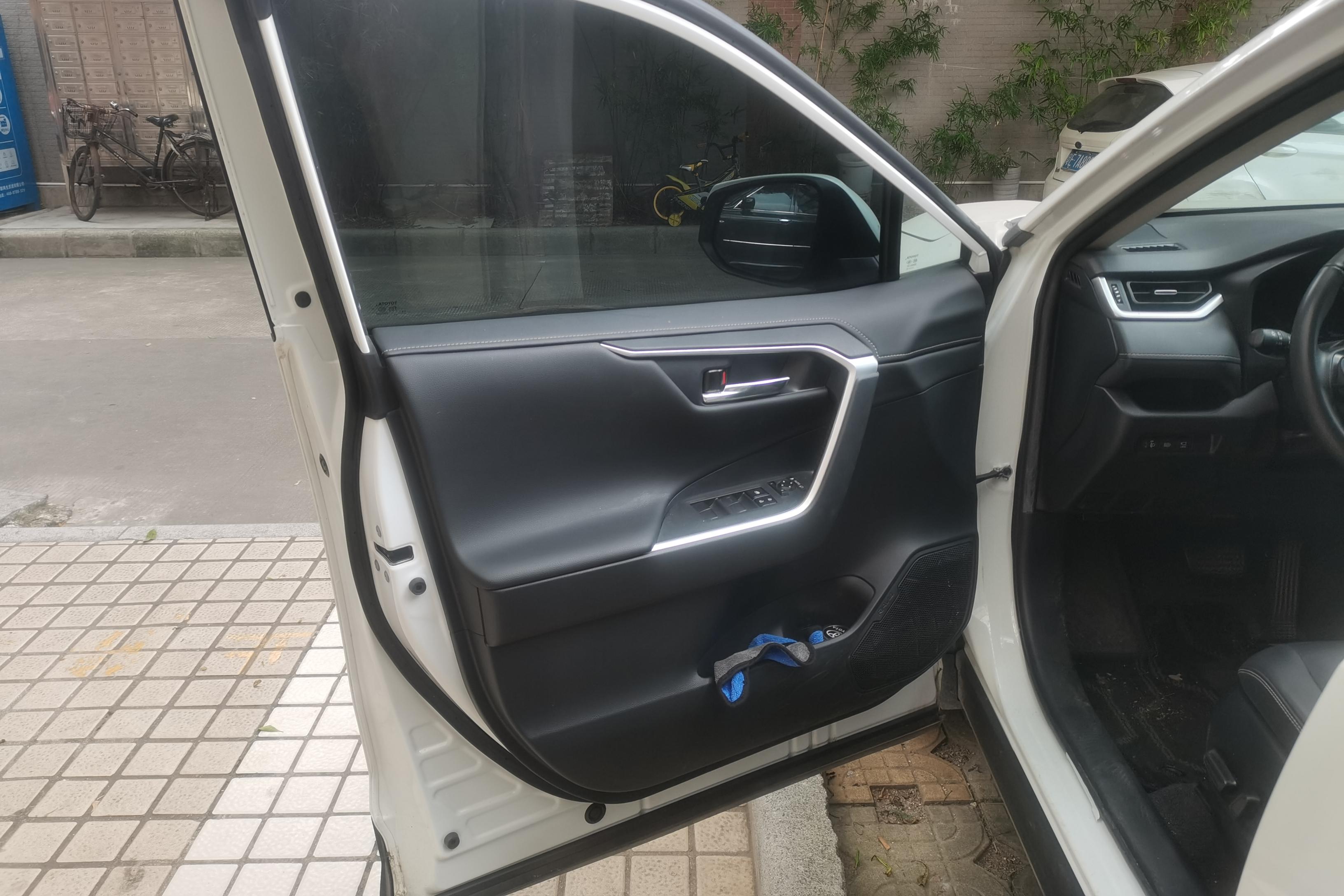丰田RAV4 2022款 2.0L 自动 前驱 风尚PLUS版 (国Ⅵ) 