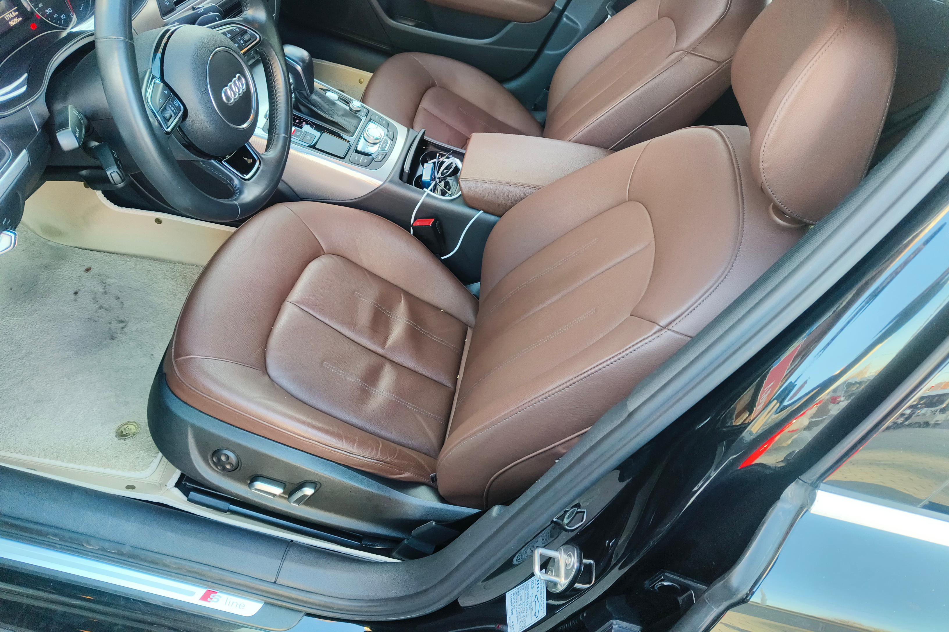 奥迪A6L 45TFSI 2018款 3.0T 自动 运动型30周年纪念版 (国Ⅴ) 