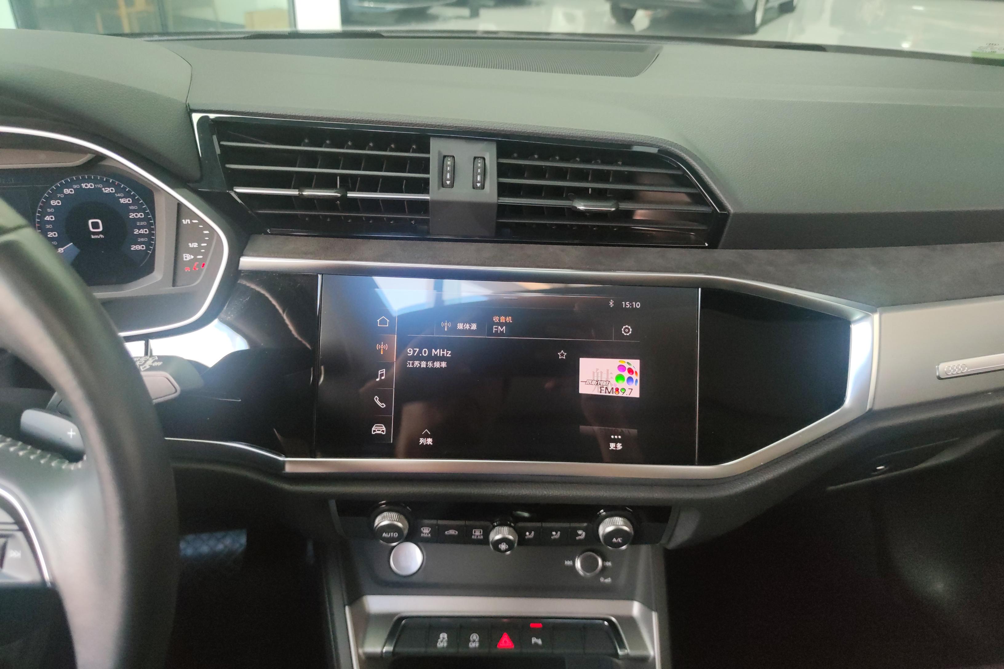 奥迪Q3 40TFSI 2019款 2.0T 自动 前驱 时尚动感型 (国Ⅵ) 