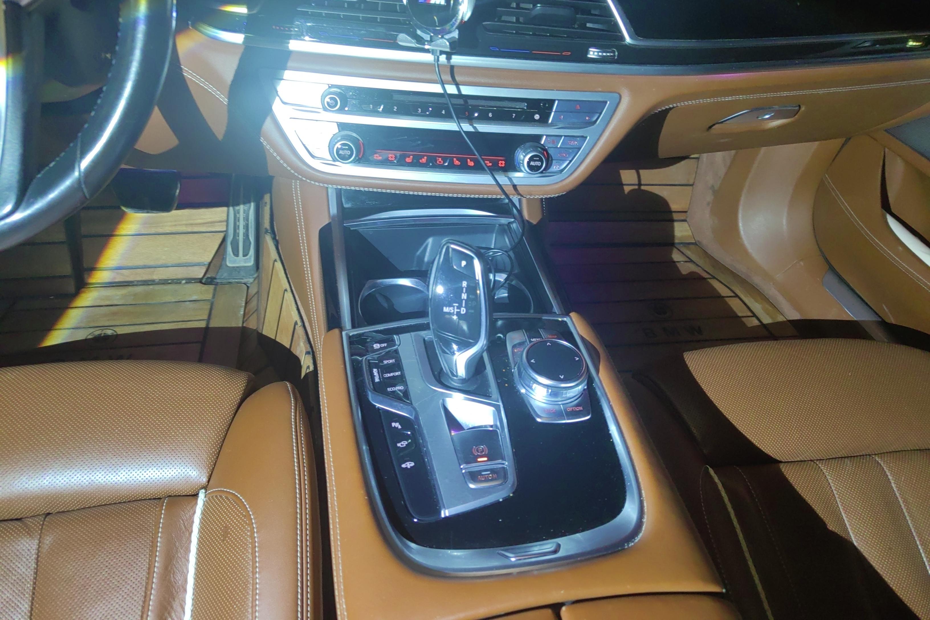 宝马7系 740Li [进口] 2018款 3.0T 自动 汽油 尊享型M运动套装 