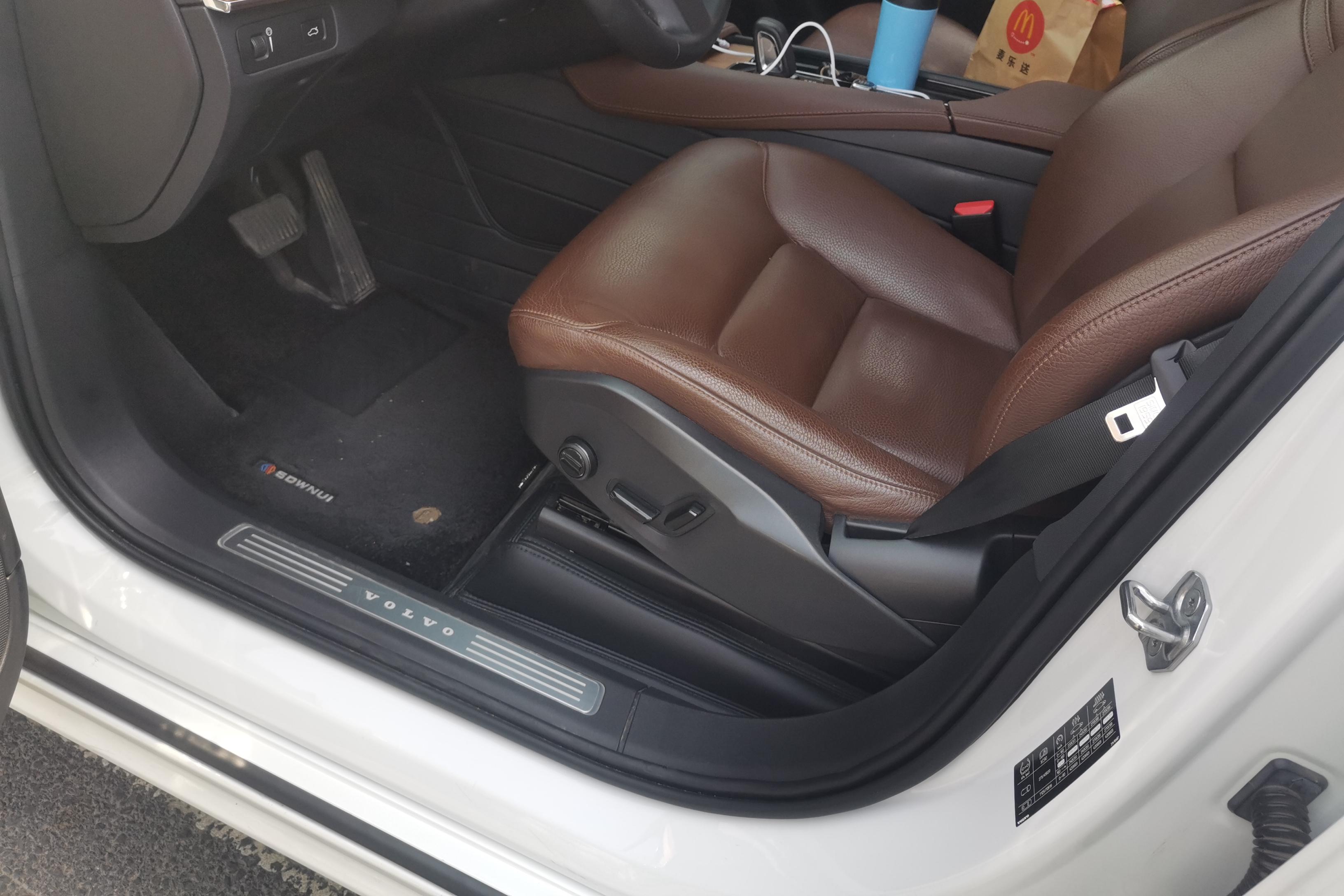 沃尔沃XC90 B6 [进口] 2021款 2.0T 自动 四驱 汽油 智逸豪华版 (国Ⅵ) 