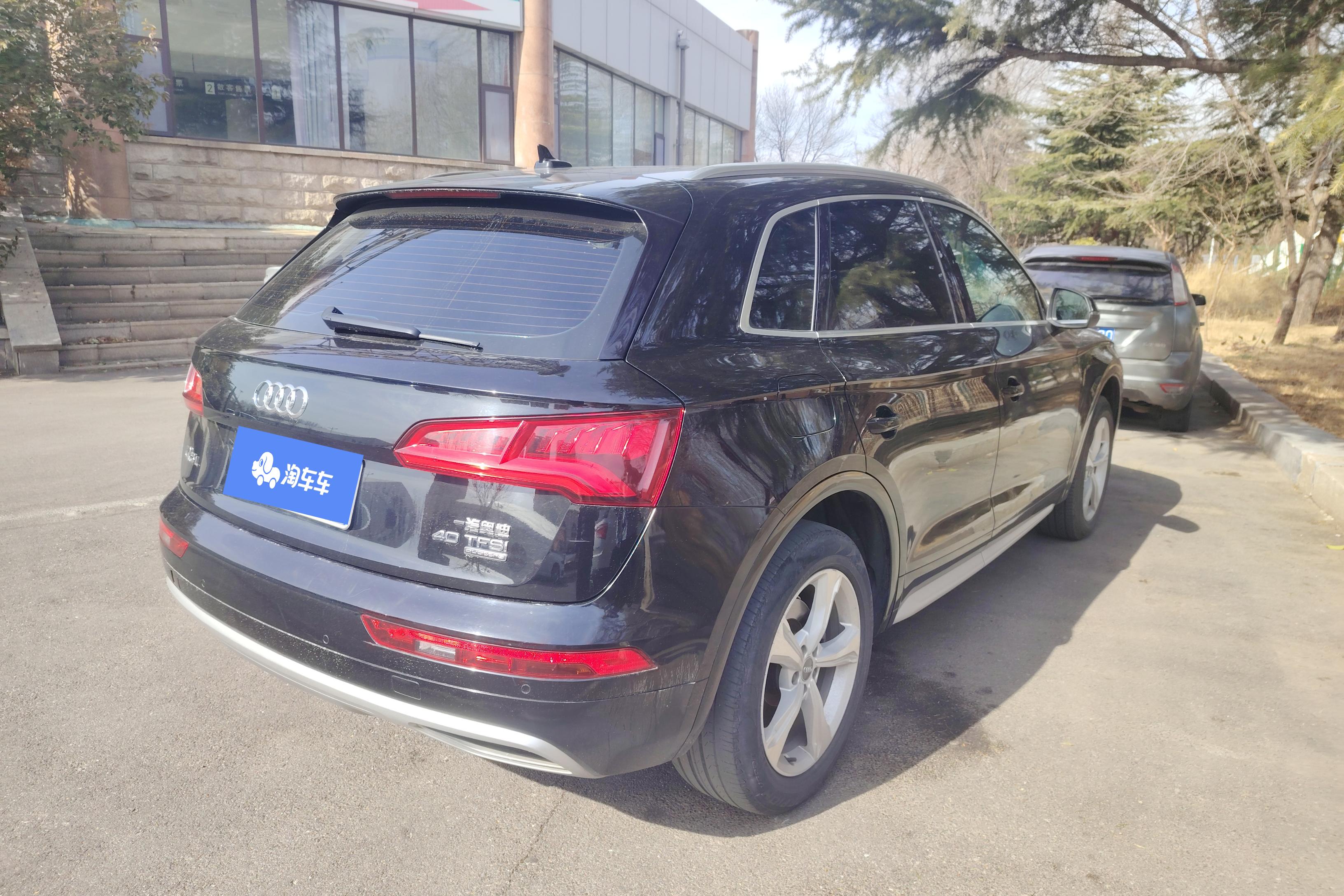 奥迪Q5L 40TFSI 2018款 2.0T 自动 荣享进取型 (国Ⅴ) 