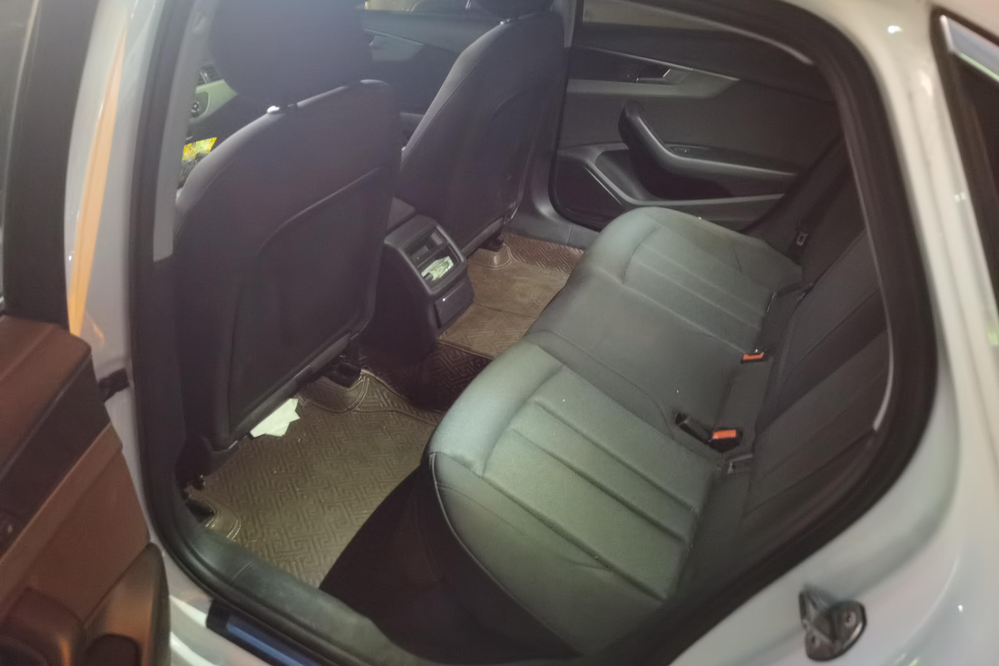 奥迪A4L 2019款 2.0T 自动 进取型 (国Ⅵ) 