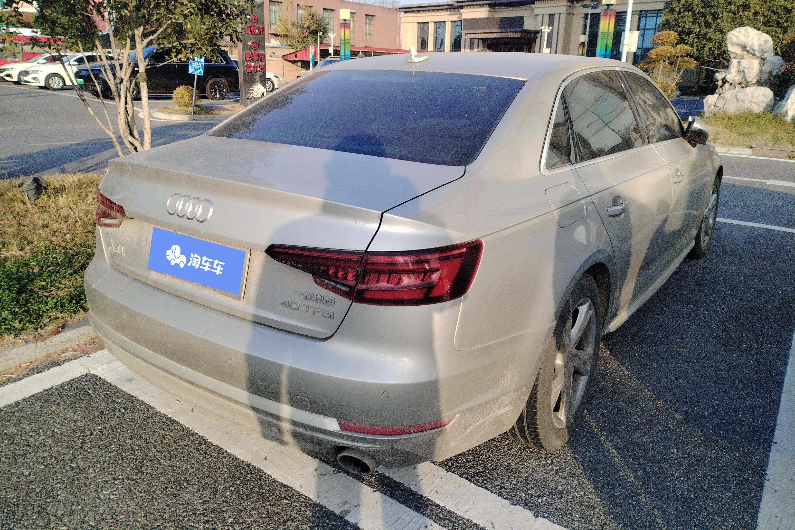 奥迪A4L 2018款 2.0T 自动 30周年进取型 (国Ⅴ) 