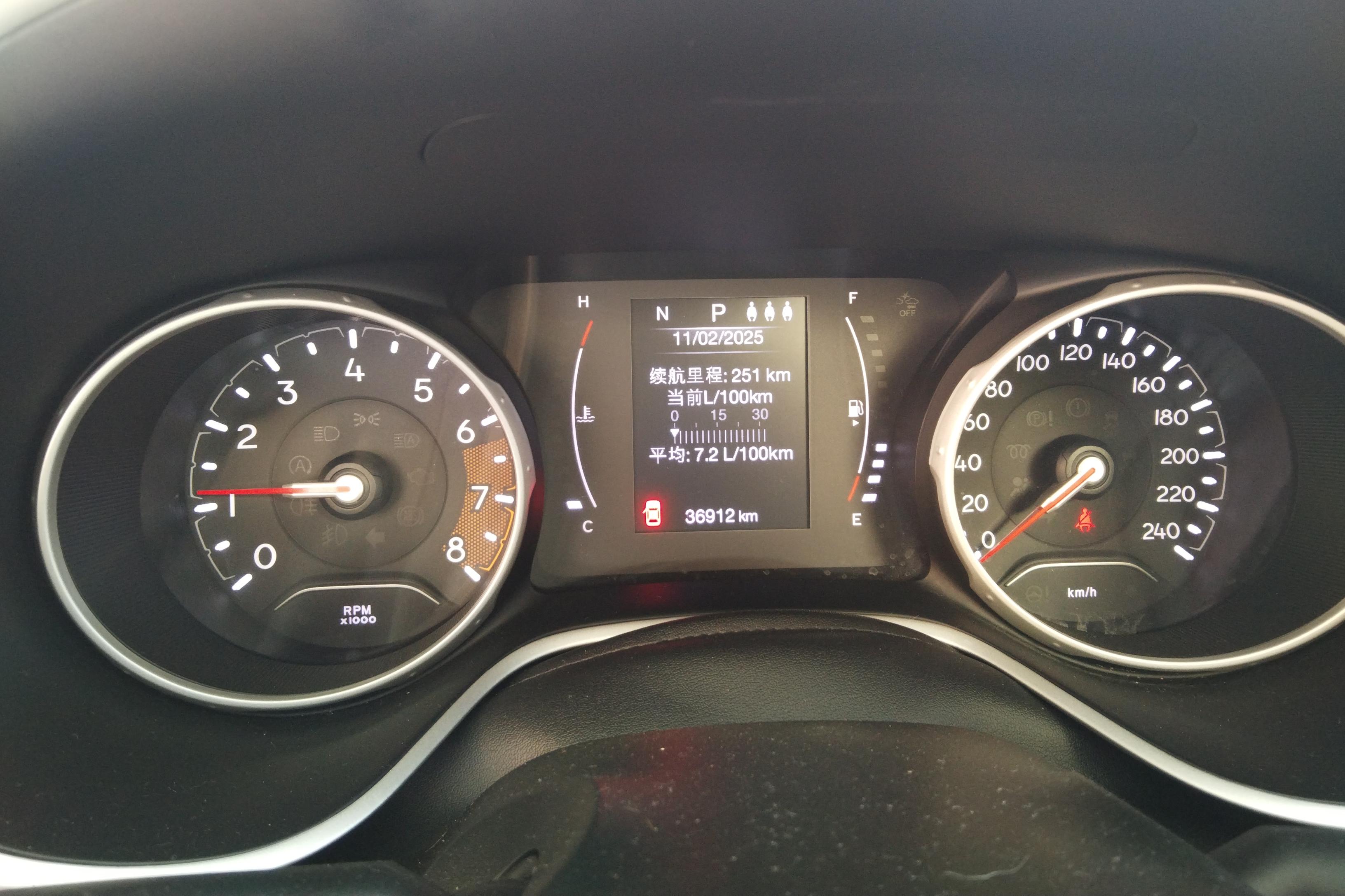 吉普指南者 2020款 1.3T 自动 220T领先版 (国Ⅵ) 