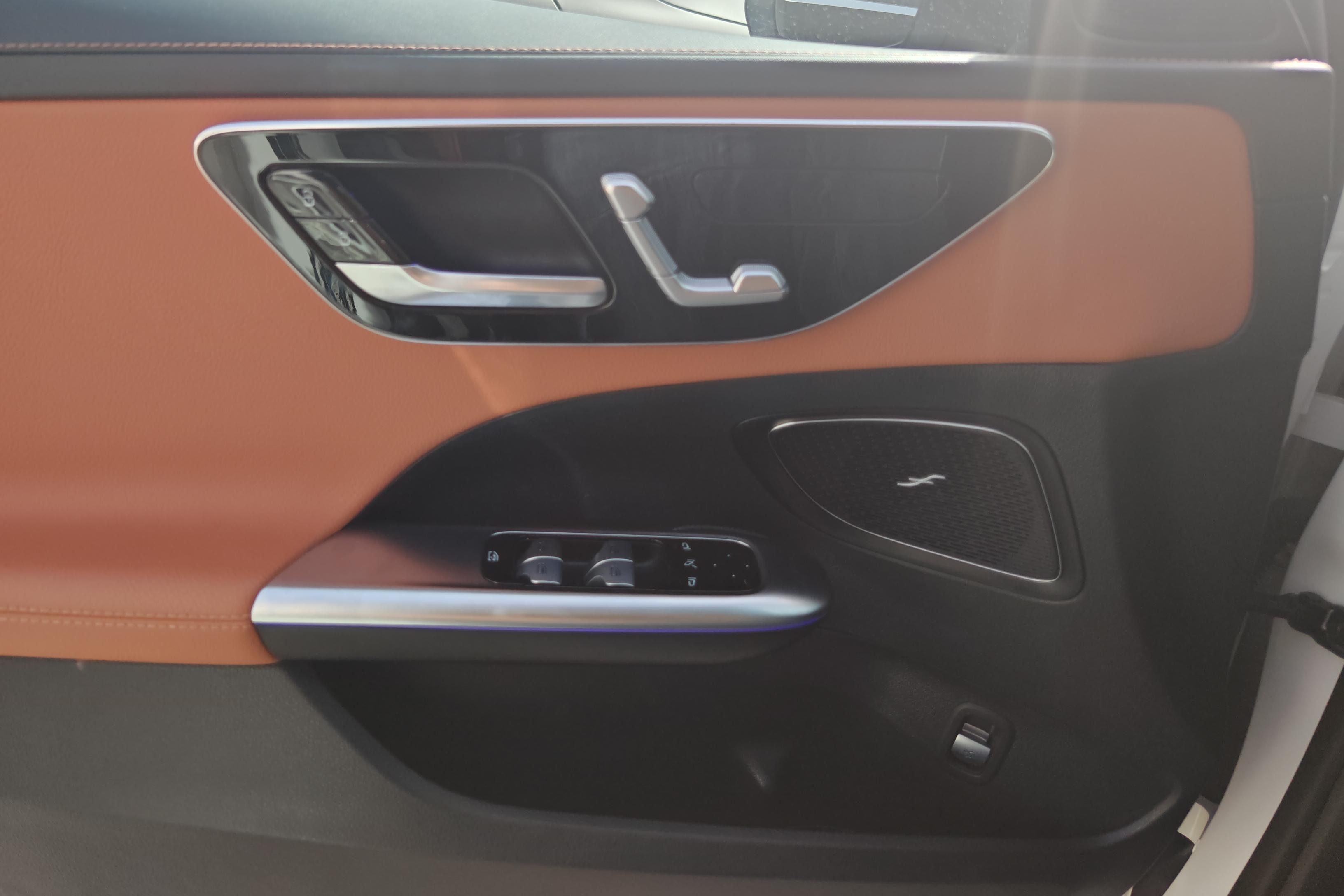 奔驰C级 C260L 2022款 1.5T 自动 改款运动版 (国Ⅵ) 