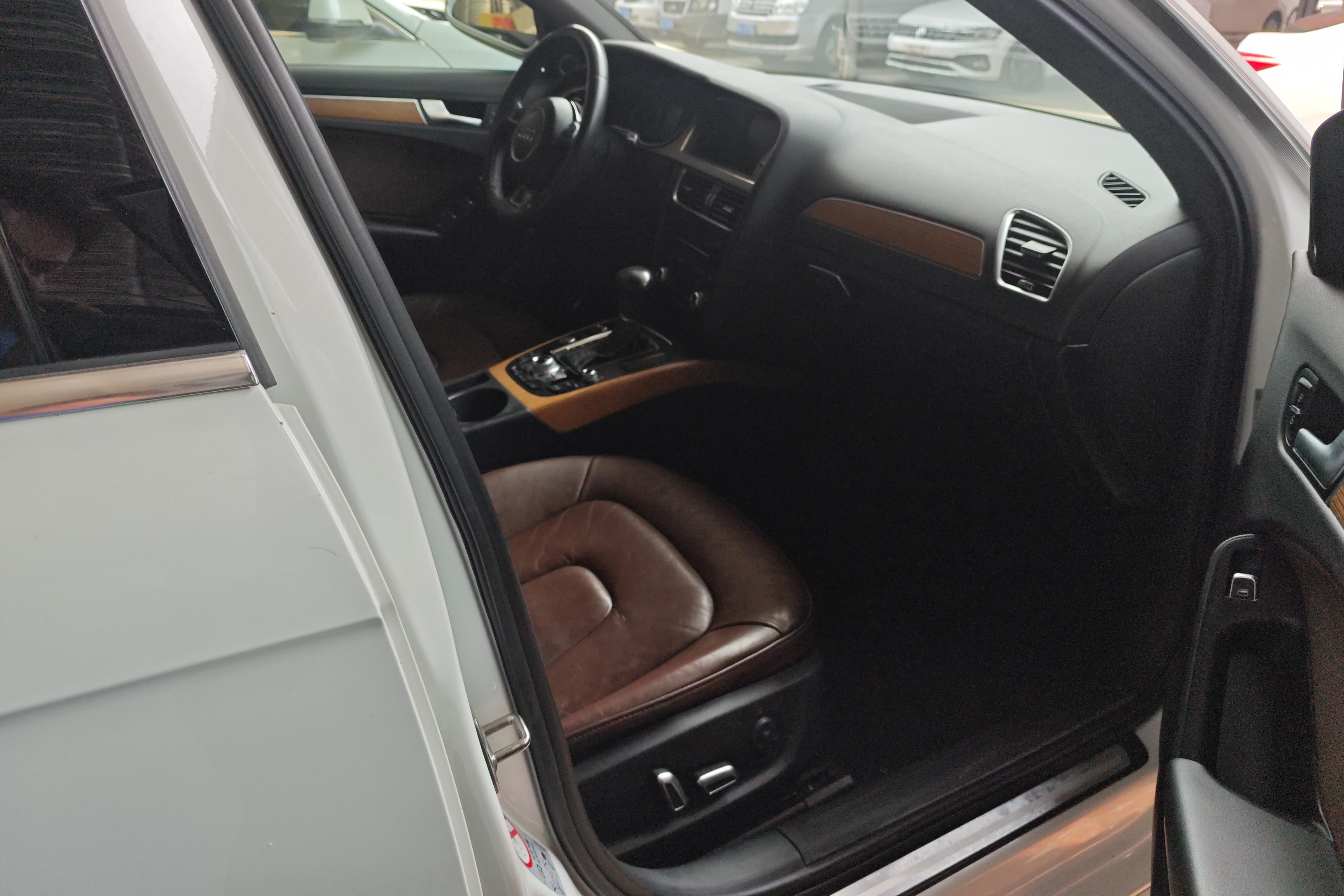 奥迪A4L 2015款 2.0T 自动 技术型 (国Ⅳ) 