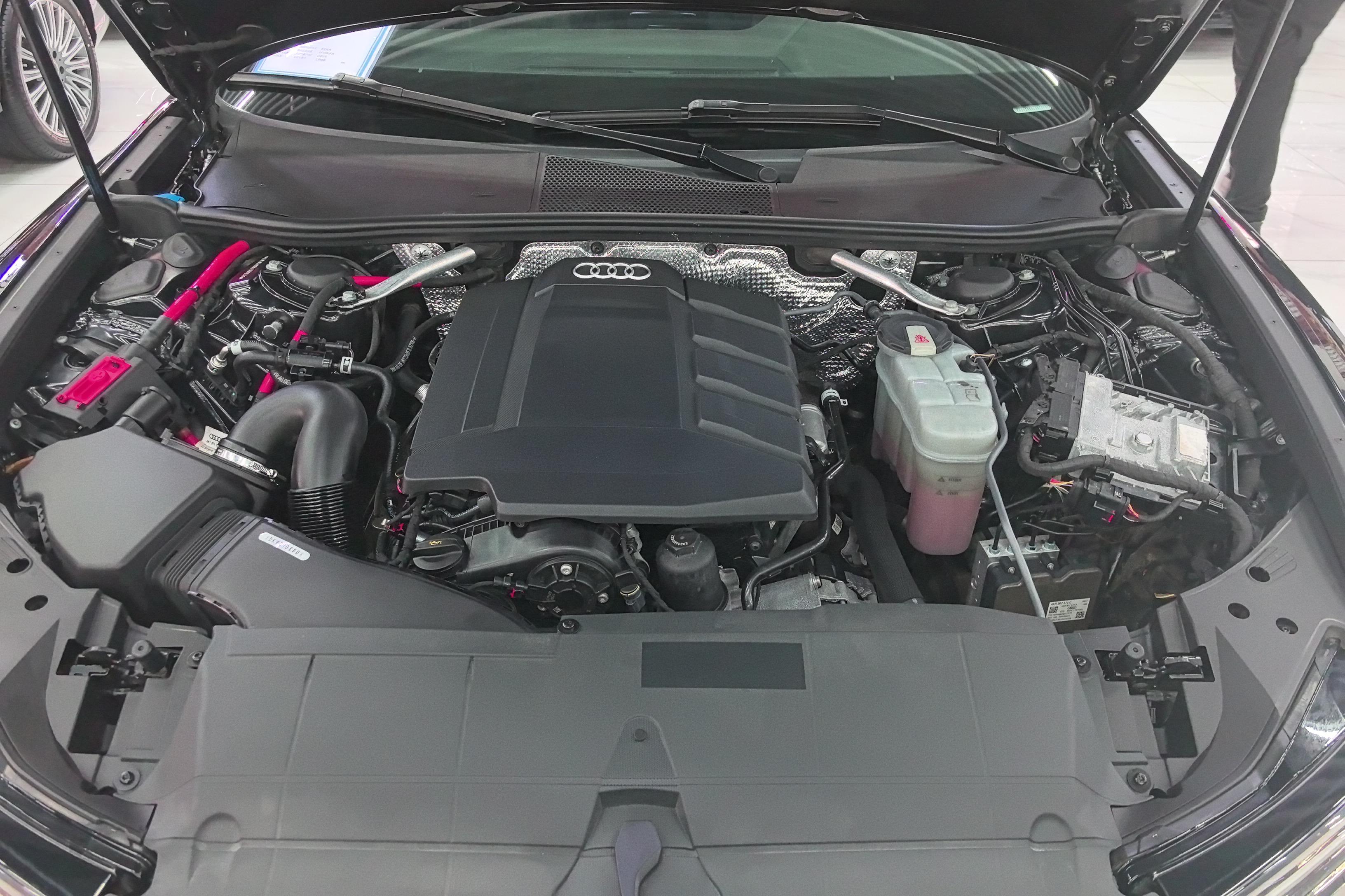 奥迪A6L 40TFSI 2020款 2.0T 自动 豪华动感型 (国Ⅵ) 