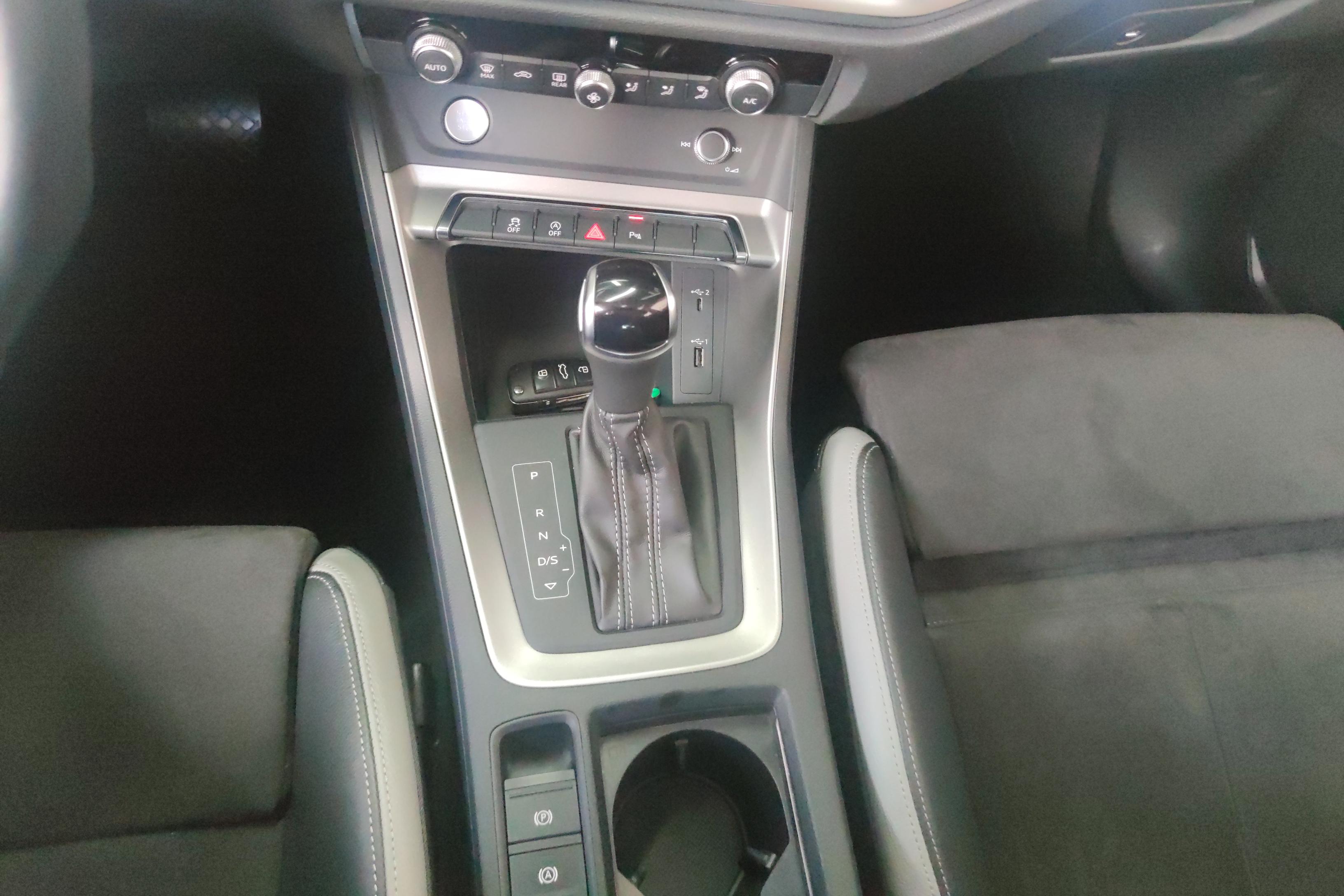 奥迪Q3 40TFSI 2019款 2.0T 自动 前驱 时尚动感型 (国Ⅵ) 