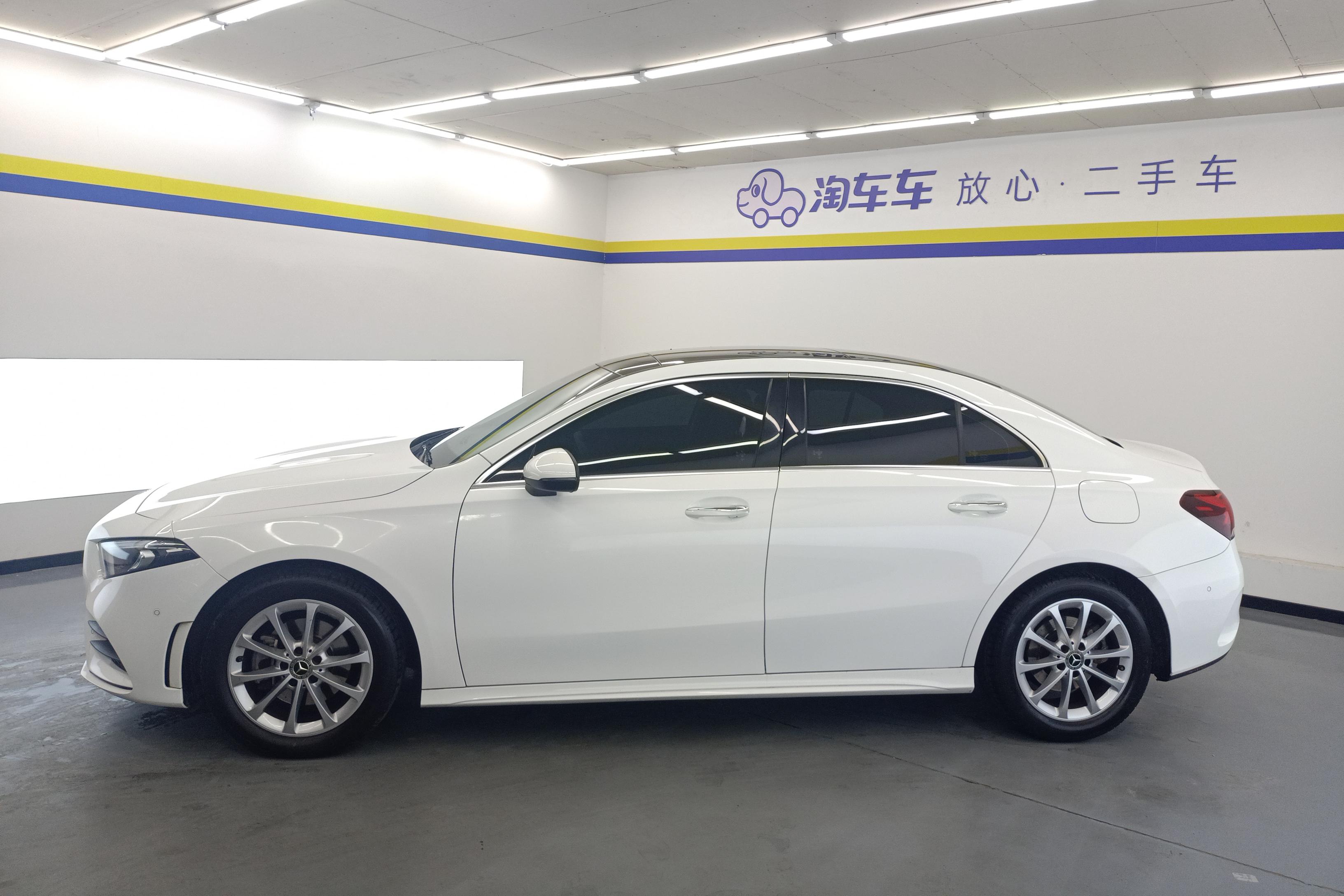 奔驰A级 A200L 2020款 1.3T 自动 改款运动轿车时尚型 (国Ⅵ) 