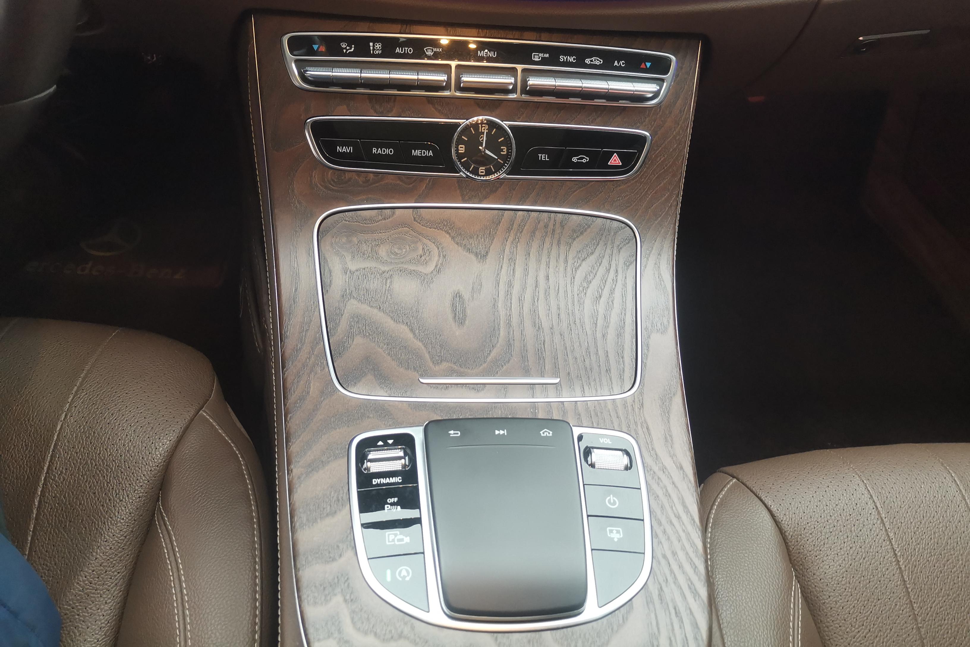 奔驰E级 E300L 2020款 2.0T 自动 汽油 豪华型 (国Ⅵ) 