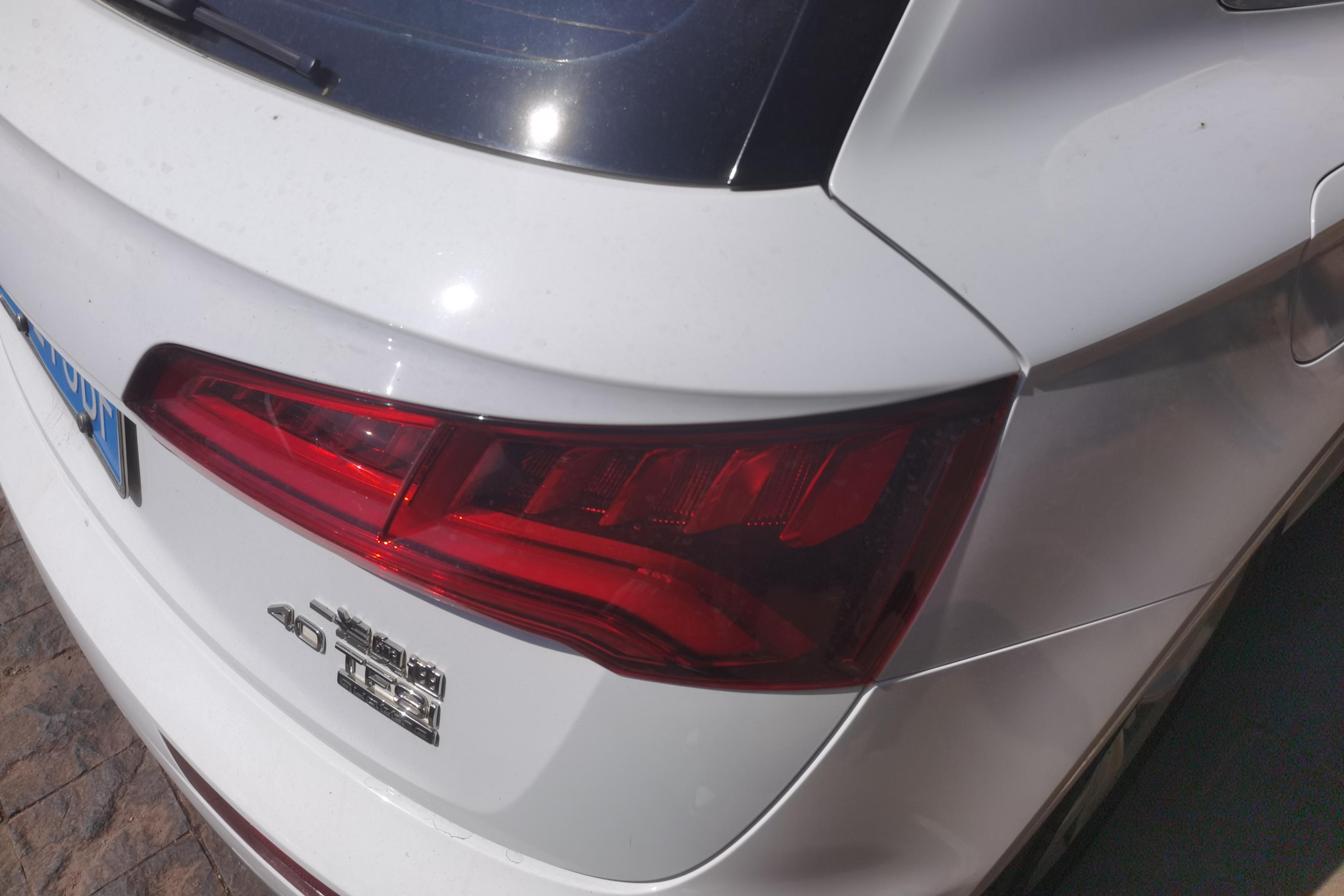 奥迪Q5L 40TFSI 2018款 2.0T 自动 荣享时尚型 (国Ⅴ) 