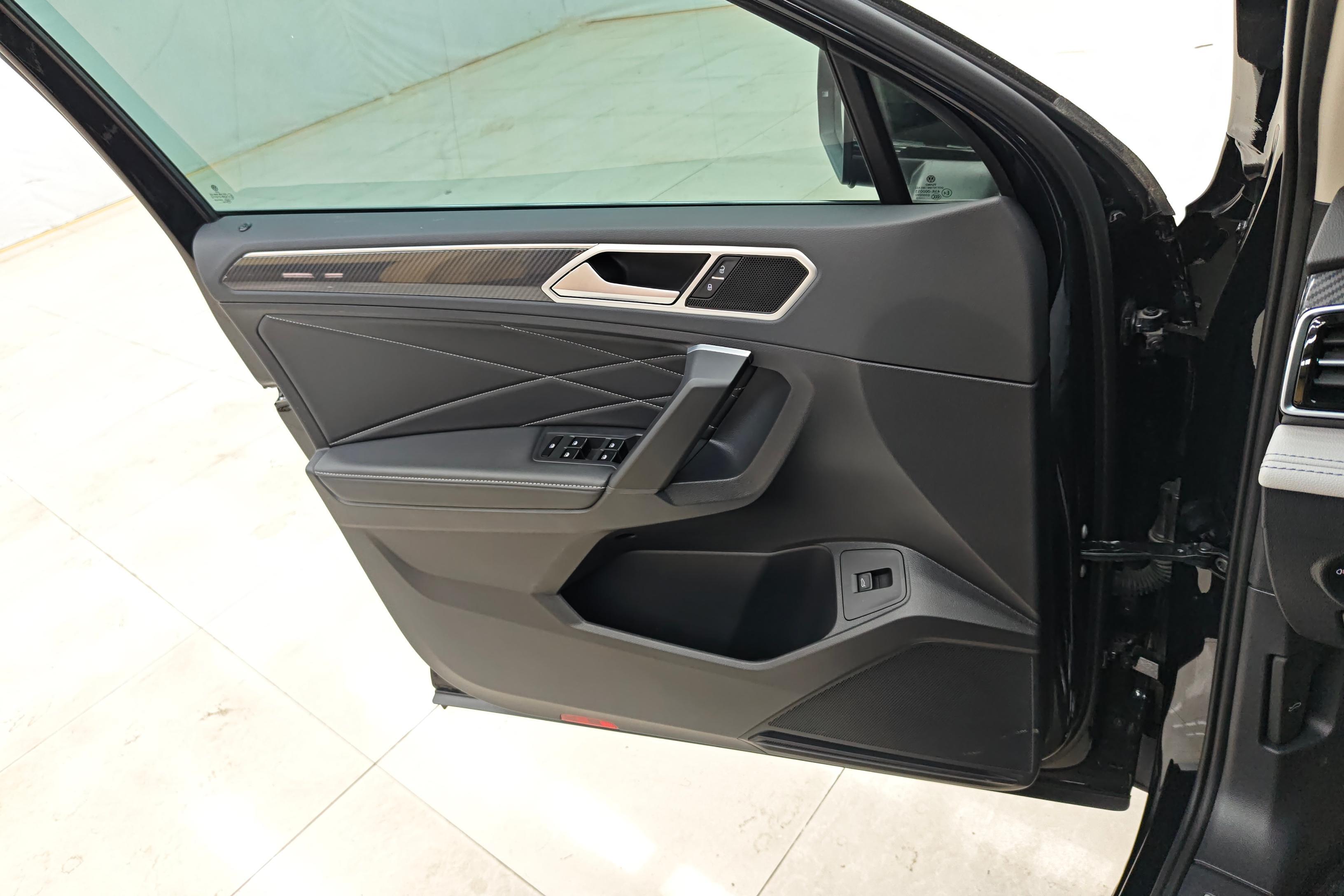 大众途观L R-Line 2023款 2.0T 自动 330TSI越享版 (国Ⅵ) 