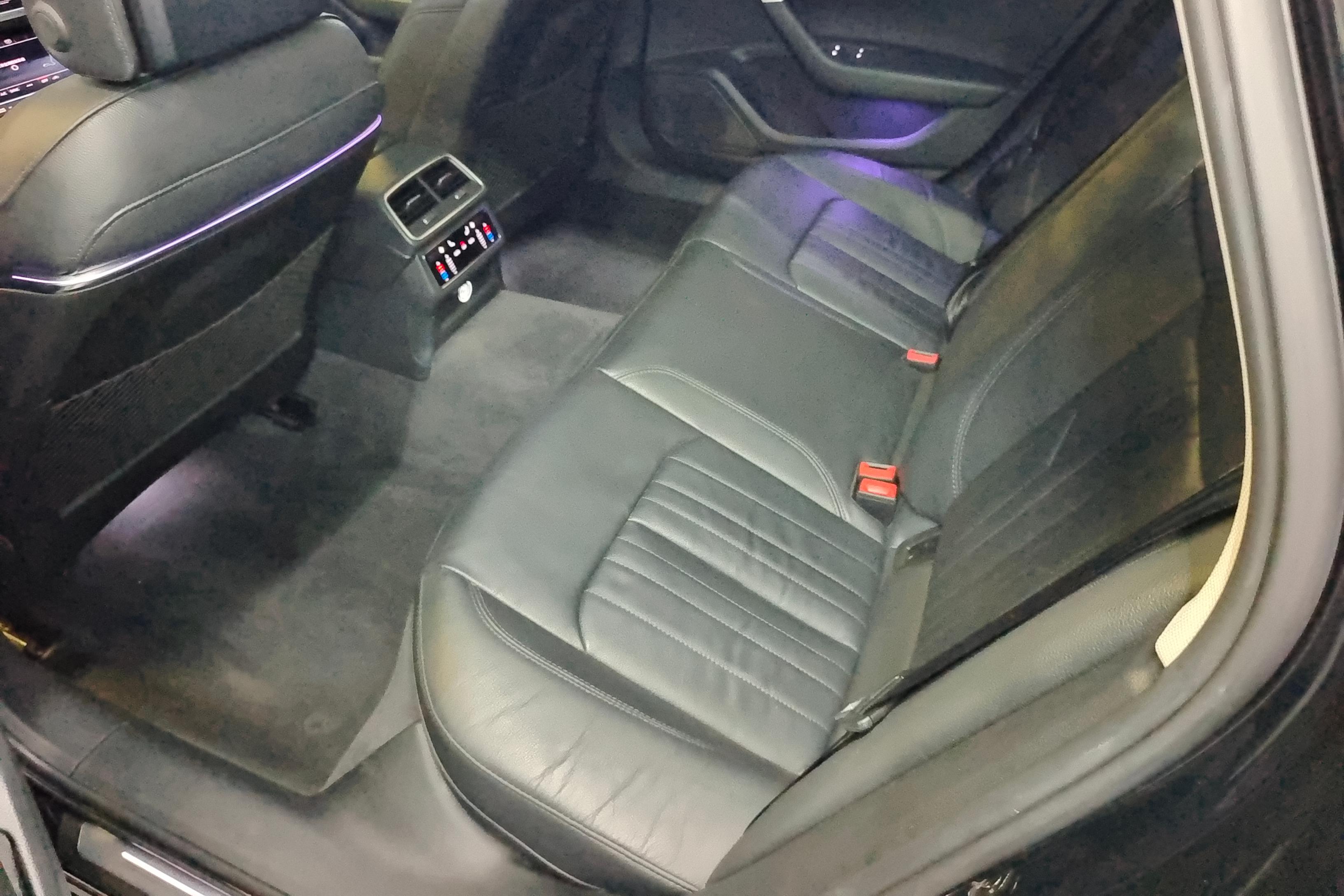 奥迪A6L 45TFSI 2021款 2.0T 自动 臻选致雅型 (国Ⅵ) 