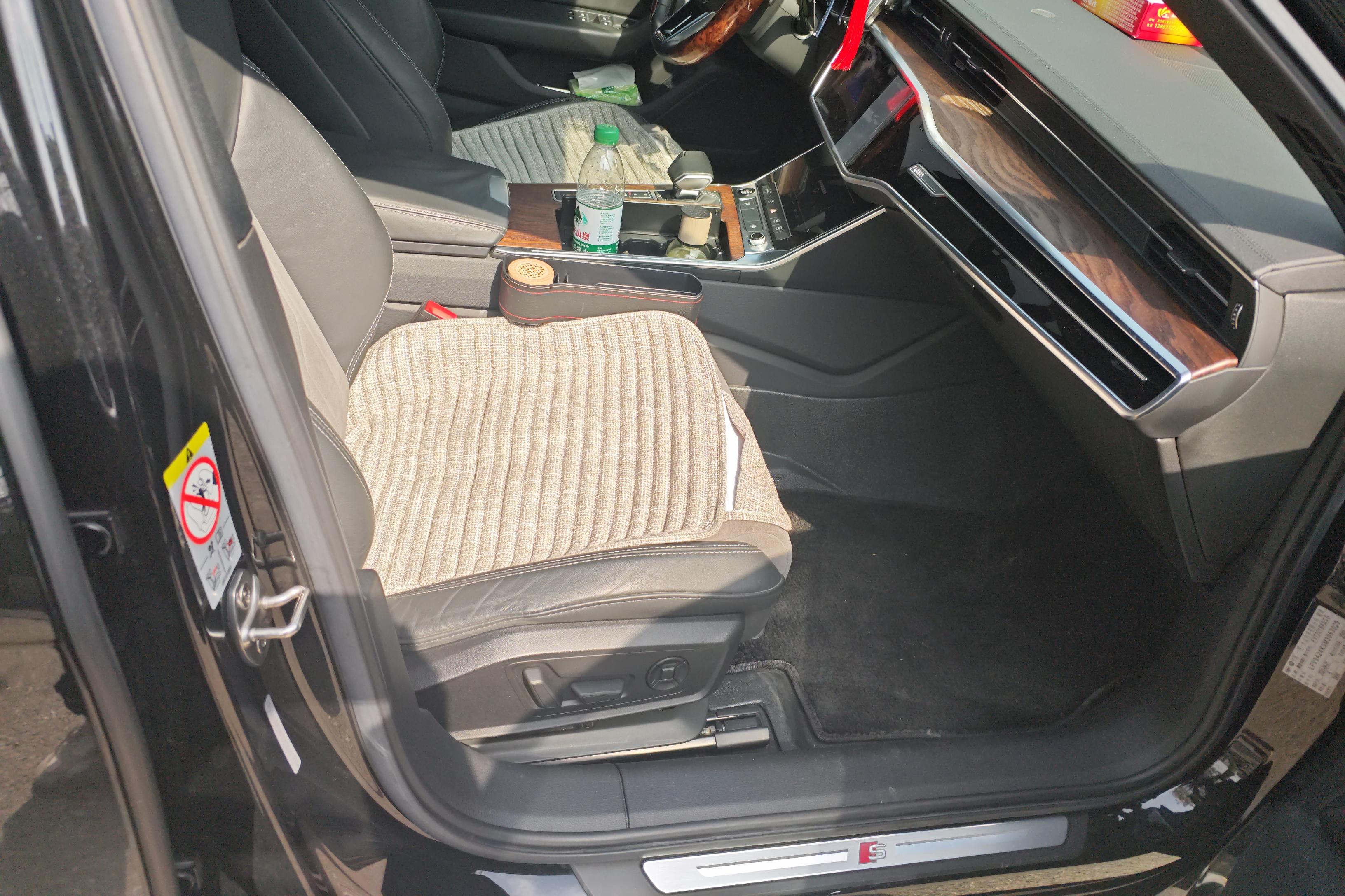奥迪A6L 45TFSI 2022款 2.0T 自动 臻选动感型 (国Ⅵ) 