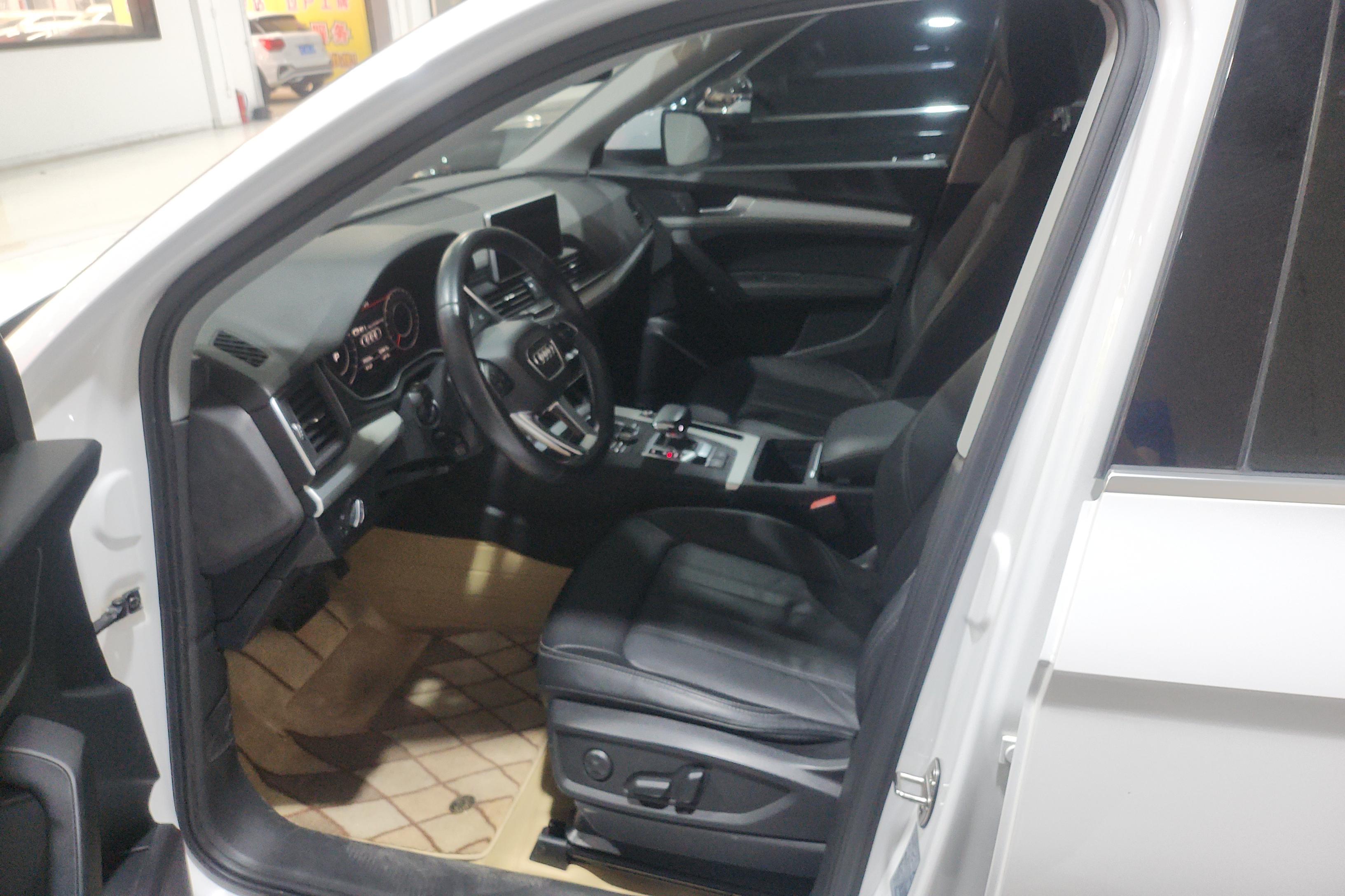 奥迪Q5L 40TFSI 2020款 2.0T 自动 荣享时尚型 (国Ⅵ) 