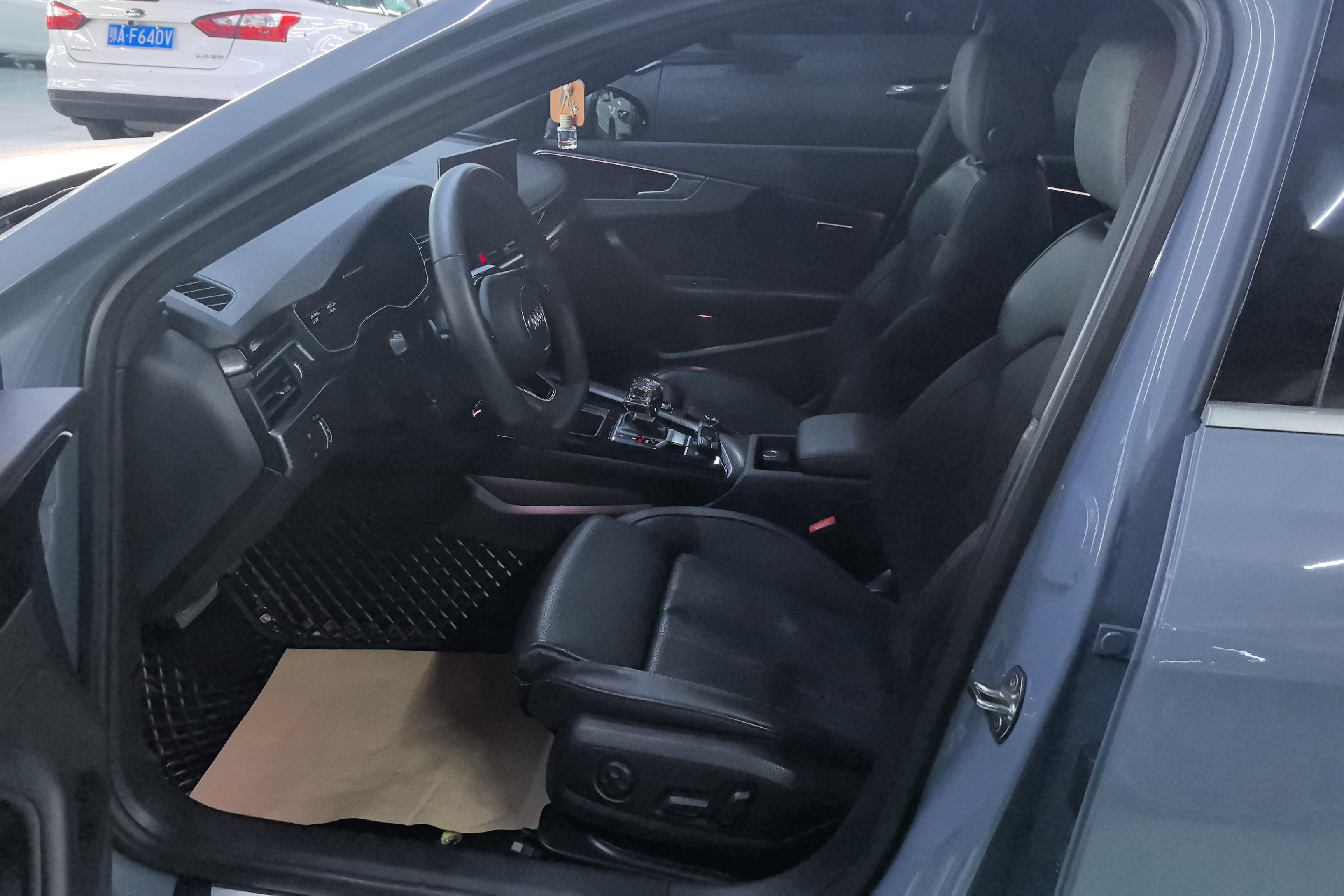 奥迪A4L 2022款 2.0T 自动 quattro-RS套件燃速型 (国Ⅵ) 