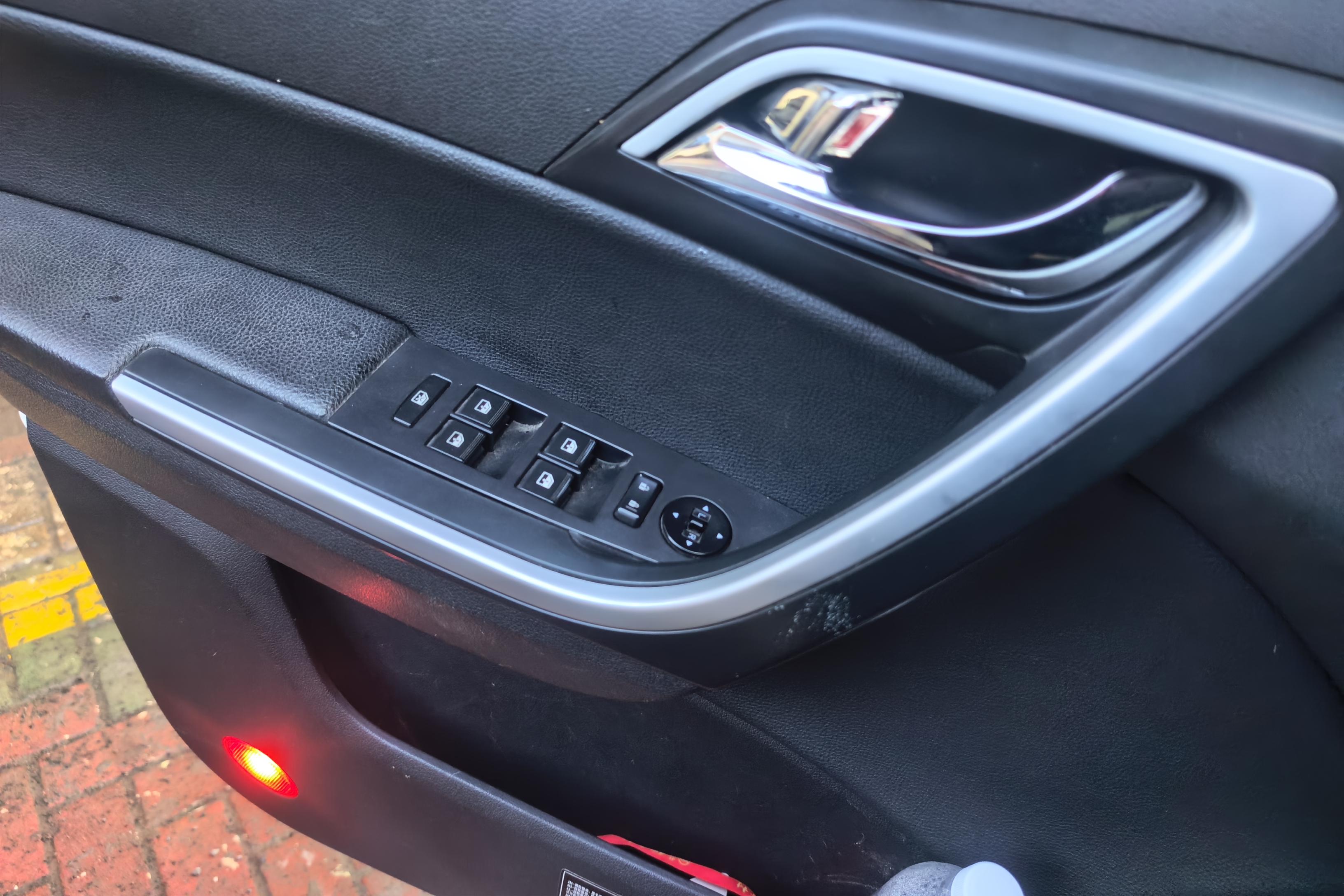 江铃驭胜 S350 2013款 2.0T 手动 四驱 豪华版 (国Ⅳ) 