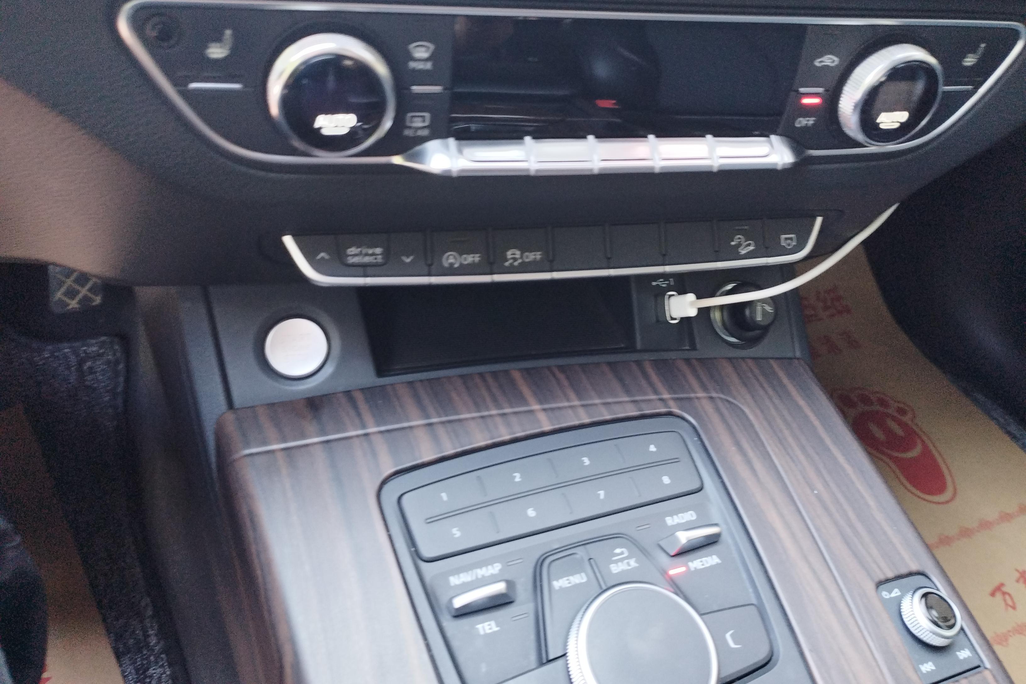 奥迪Q5L 40TFSI 2020款 2.0T 自动 荣享进取型 (国Ⅵ) 
