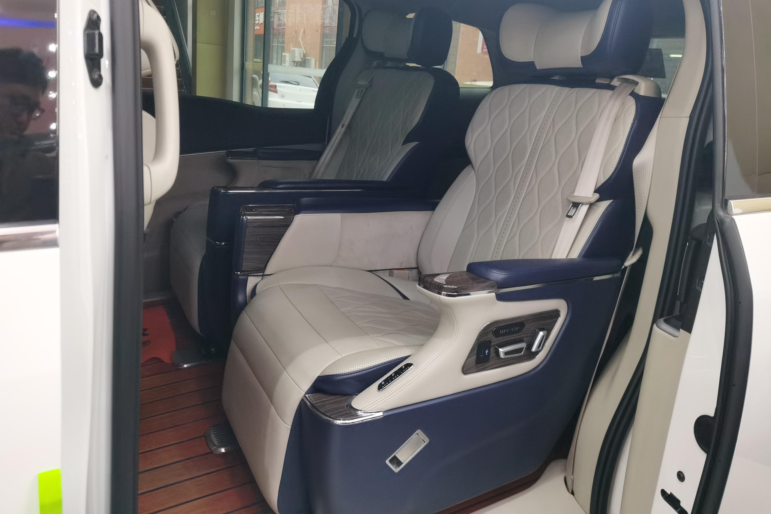别克GL8 2020款 2.0T 自动 7座 652T豪华型 (国Ⅵ) 