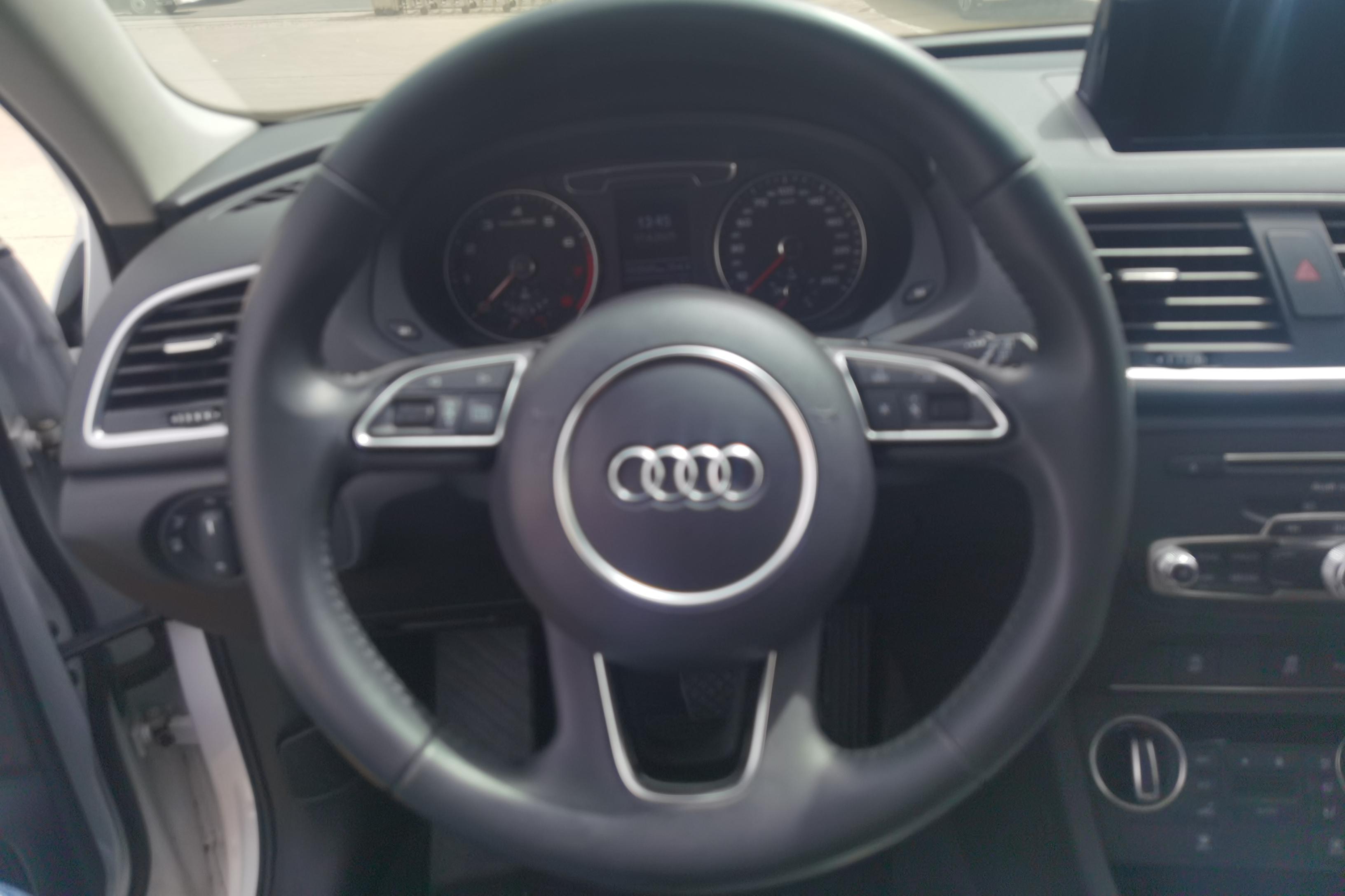 奥迪Q3 30TFSI 2018款 1.4T 自动 前驱 时尚型30周年纪念版 (国Ⅴ) 