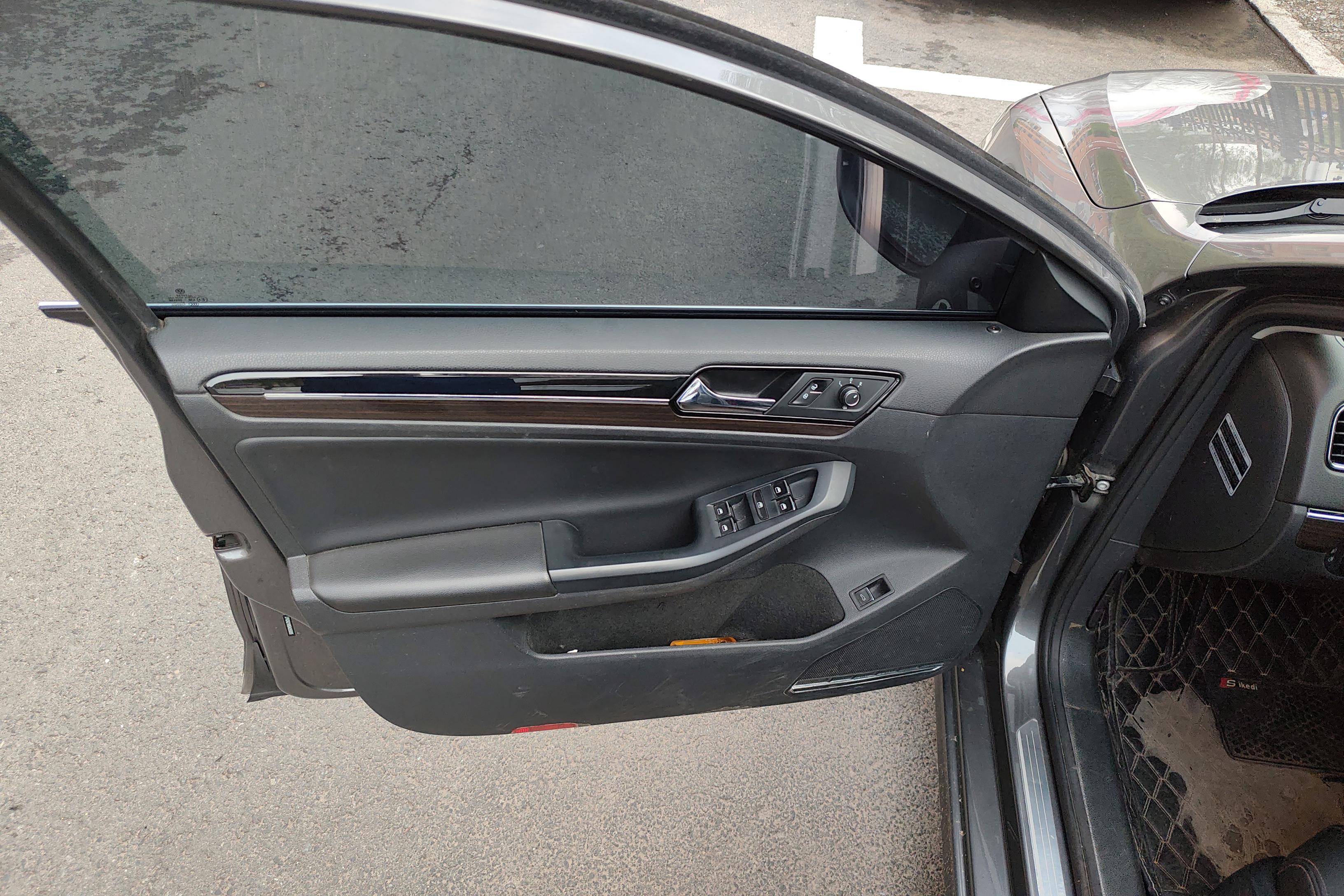 大众速腾 2015款 1.4T 自动 230TSI豪华型 (国Ⅴ) 