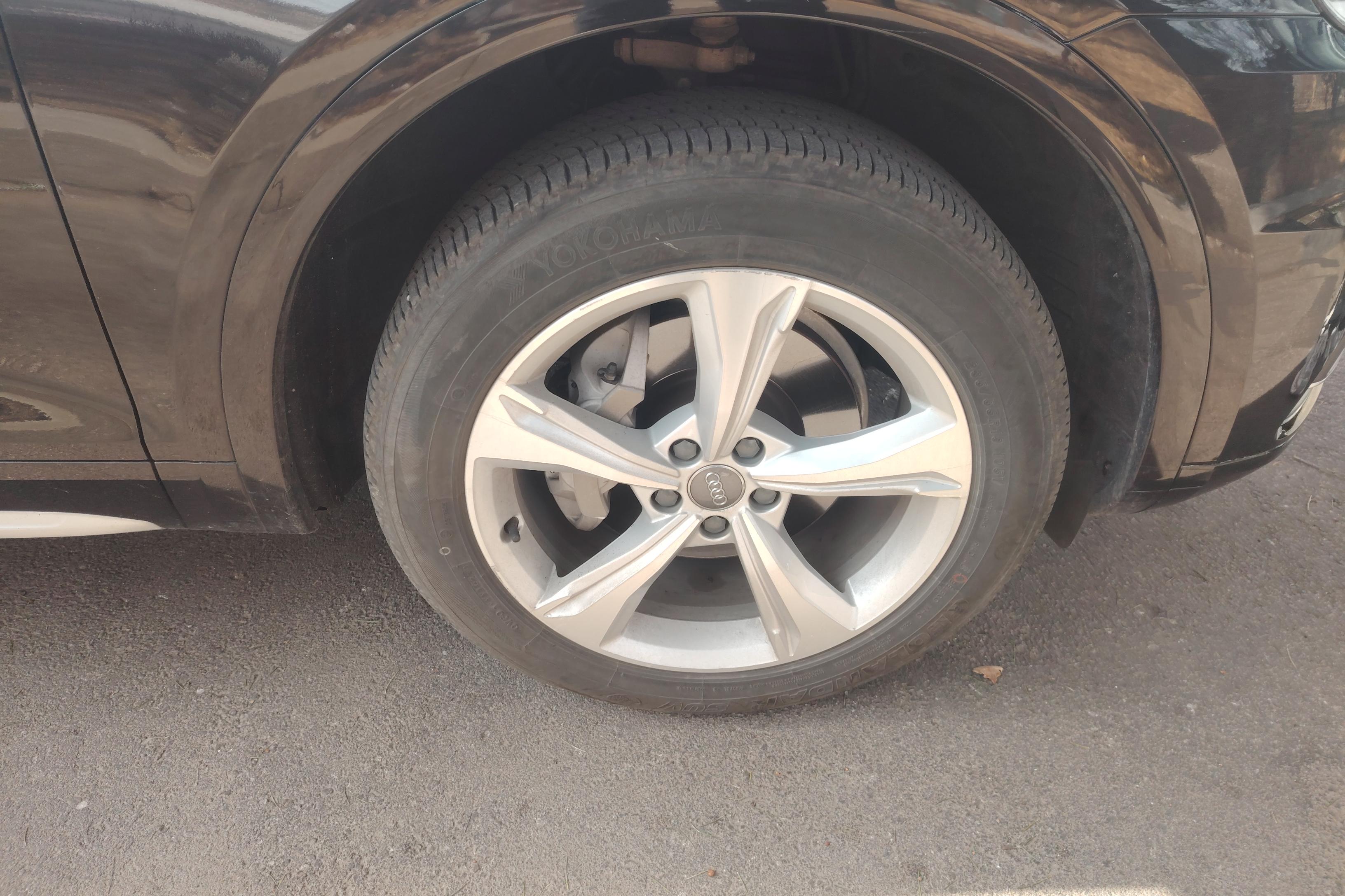 奥迪Q5L 40TFSI 2018款 2.0T 自动 荣享进取型 (国Ⅴ) 
