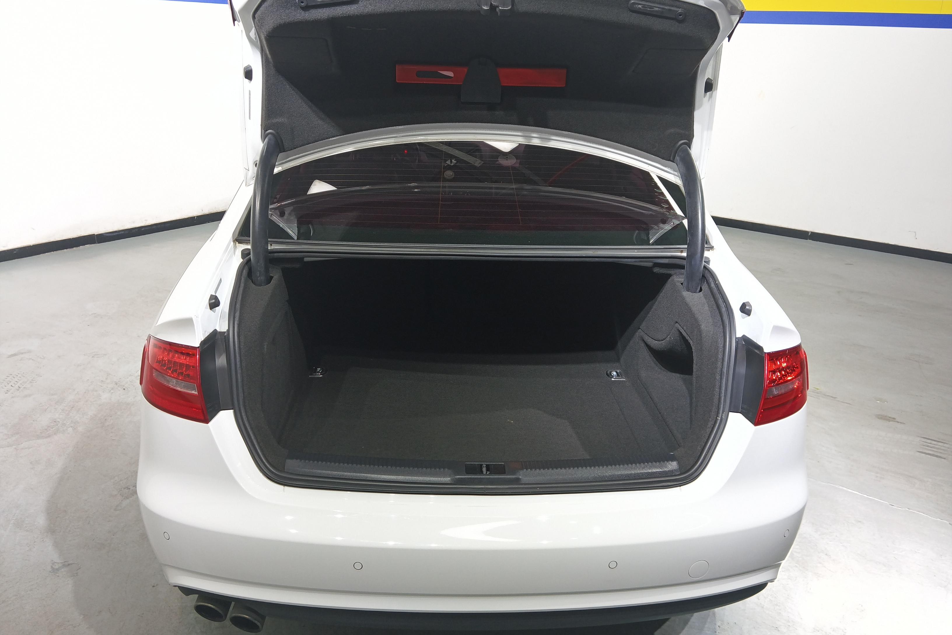 奥迪A4L 2016款 2.0T 自动 标准型典藏版 (国Ⅴ) 