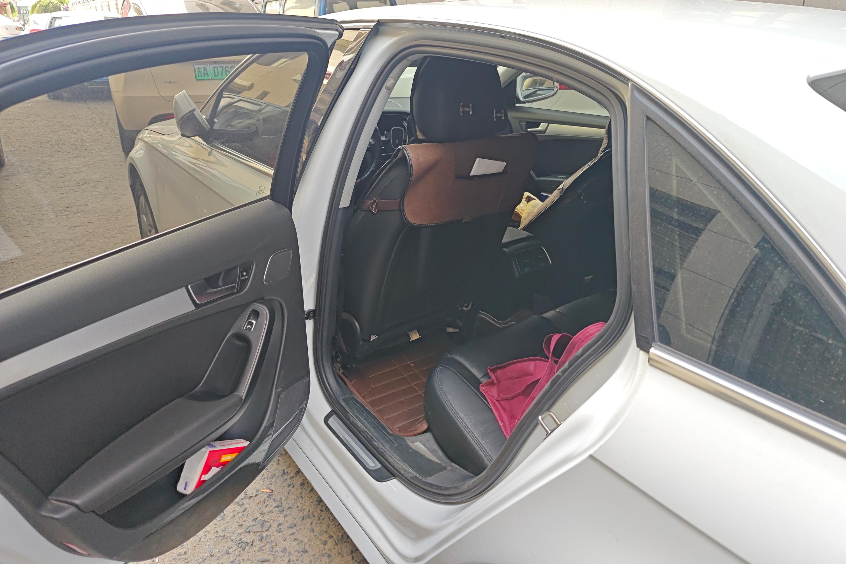 奥迪A4L 2015款 2.0T 自动 标准型 (国Ⅳ) 